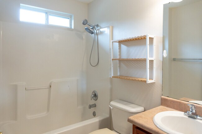 Building Photo - 1106 High Meadow Dr