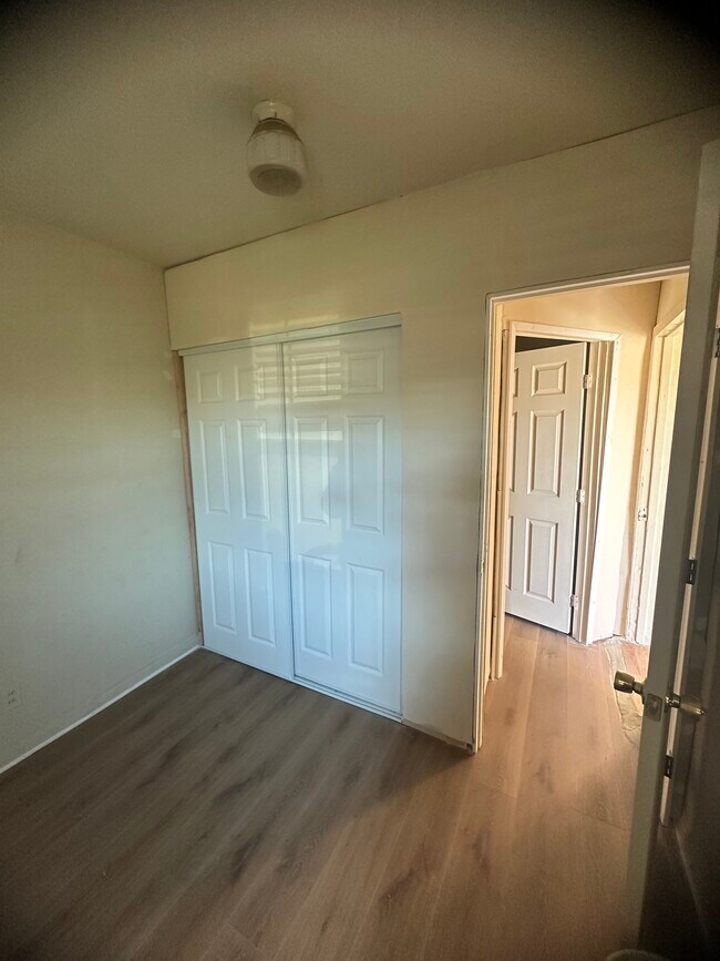 Building Photo - 5127 Clara St