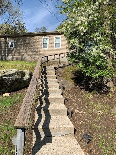 Building Photo - 19 Henning Dr