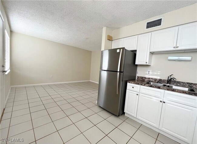 Building Photo - 3325 Arpt Rd S