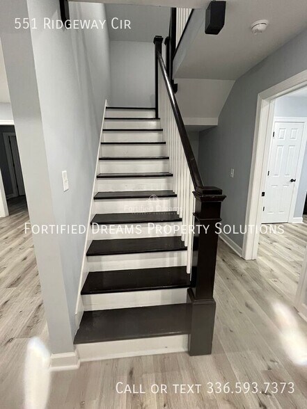 Building Photo - 551 Ridgeway Cir