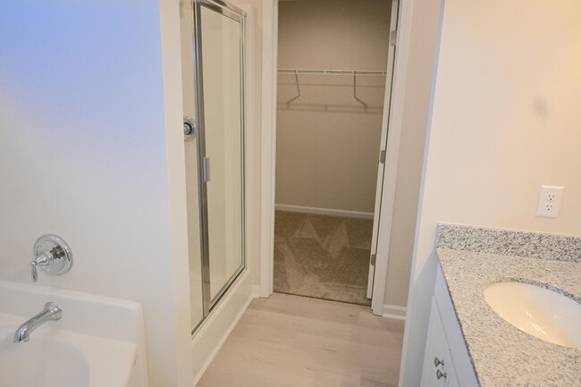 Building Photo - 692 Manitou Cir