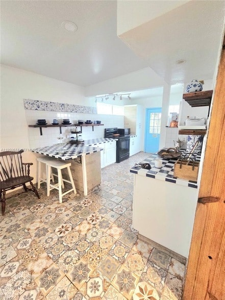 Building Photo - 1990 NE 183rd St