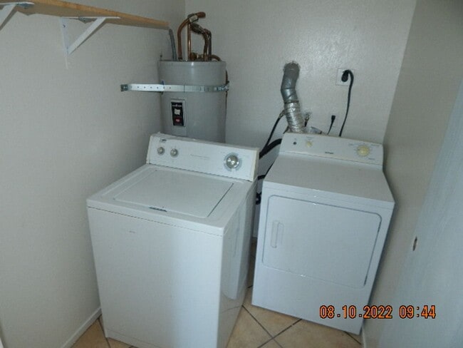 Building Photo - 2185 Exeter Dr