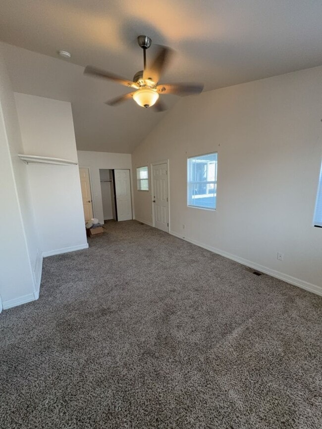 Building Photo - 4326 Mariposa Ln