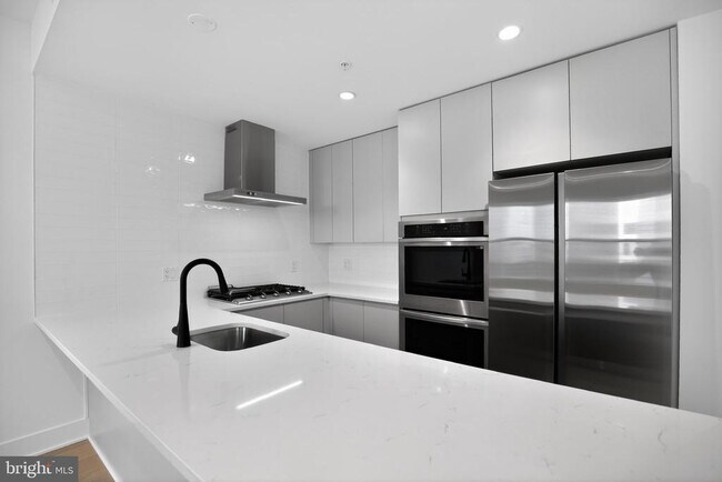 Building Photo - 635 N 7th St