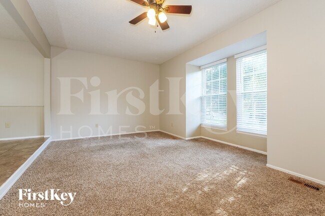 Building Photo - 14000 S Tomahawk Dr