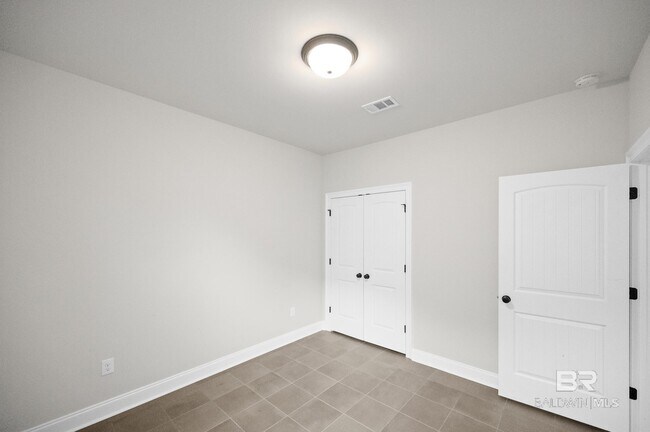 Building Photo - 421 Silage Dr