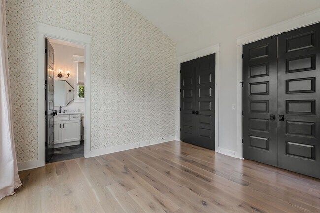 Building Photo - BEAUTIFUL CUSTOM BUILT HOME. 12 SOUTH ACRO...