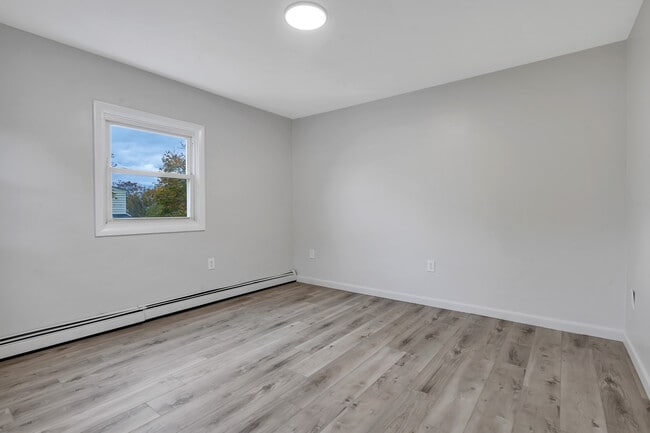 Building Photo - 107 Roosevelt St