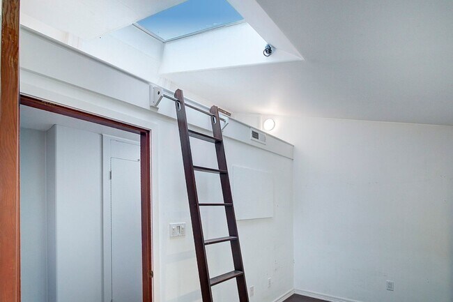 Building Photo - 5Bd/2.5Ba Redmond House