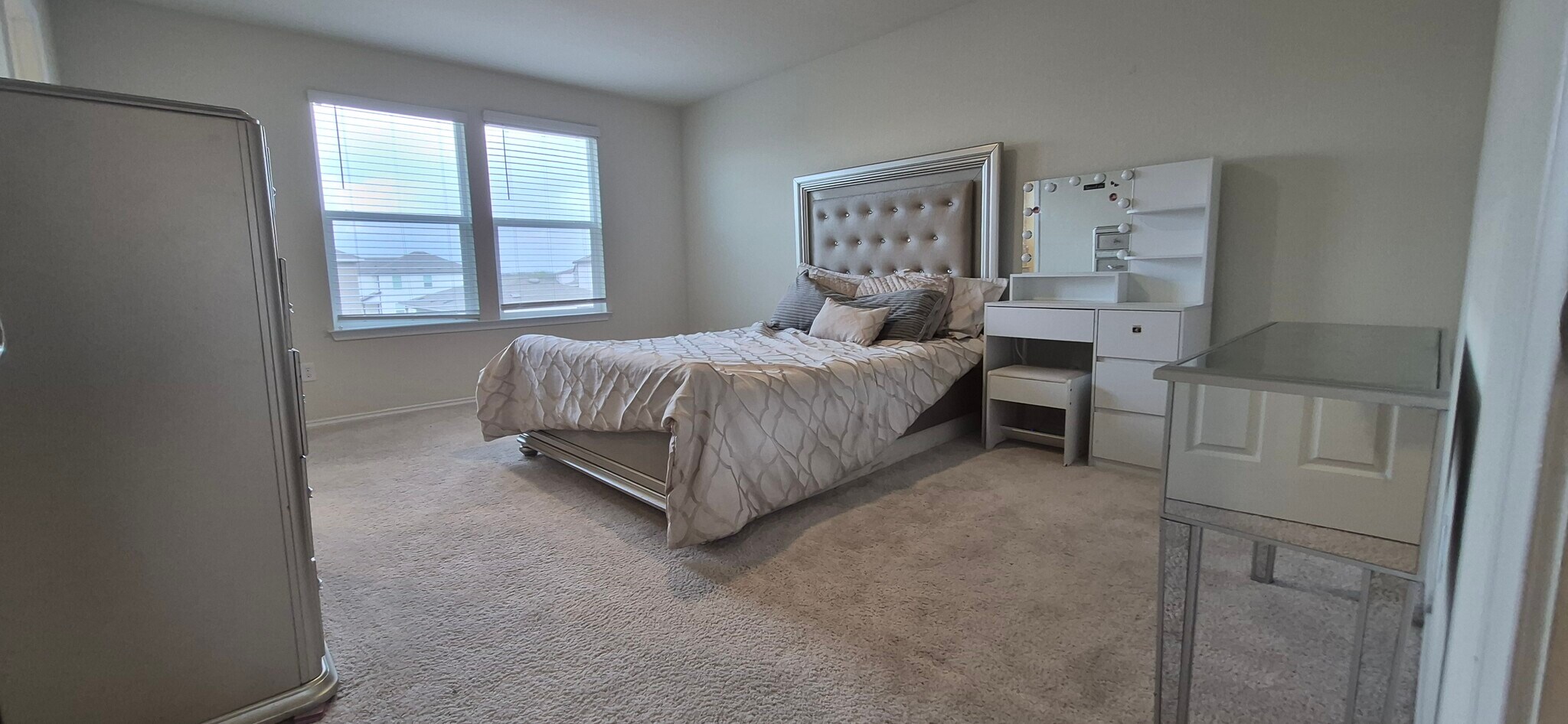 Building Photo - 5819 Rolling Gln