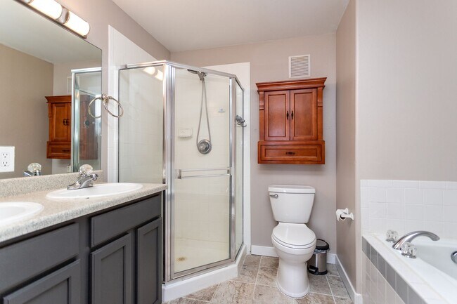 Building Photo - Bright and Airy 2-Bedroom Condo in Charmin...