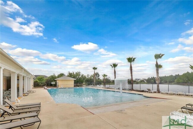 Building Photo - 290 Willow Oak Dr