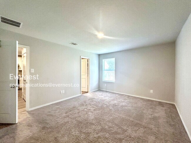 Building Photo - 118 Elizondo Way