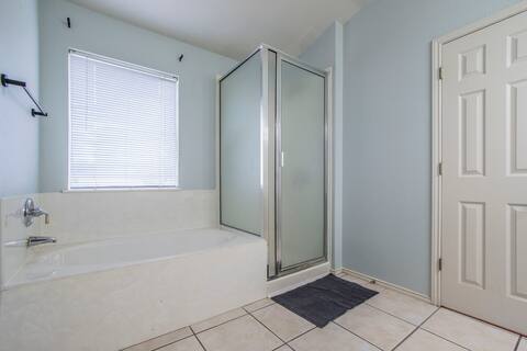 Building Photo - 16201 Mones Ln