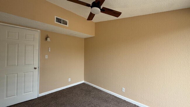 Building Photo - 136 Pico Ave