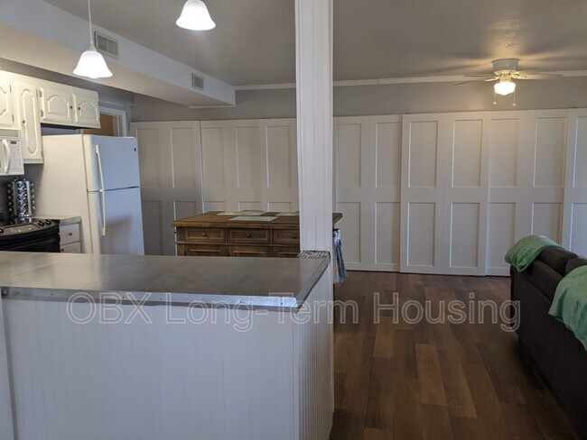 Building Photo - 181 Pine Grove Ln