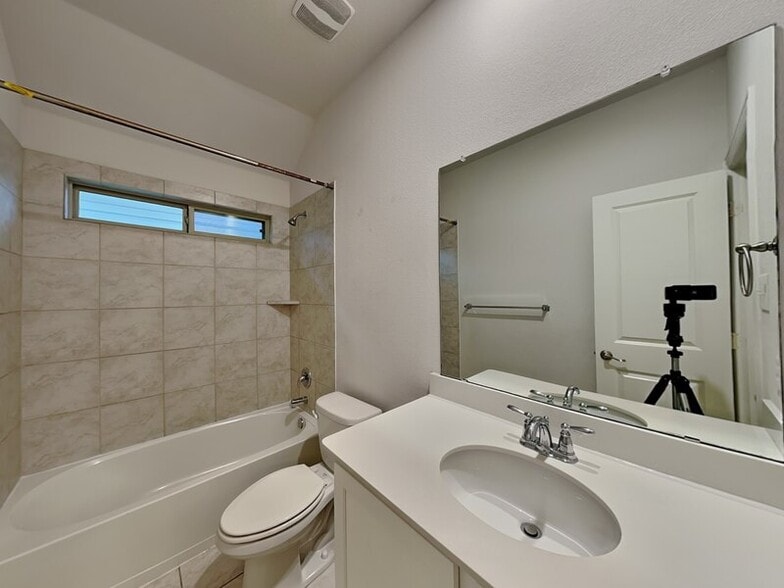 Building Photo - 11228 Blaze St