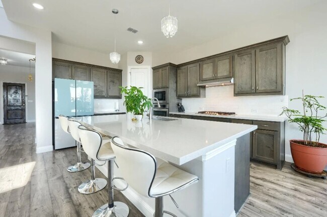 Building Photo - 16616 Sunnyland Dr