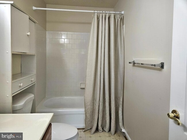 Building Photo - 3315 Hollow Ct