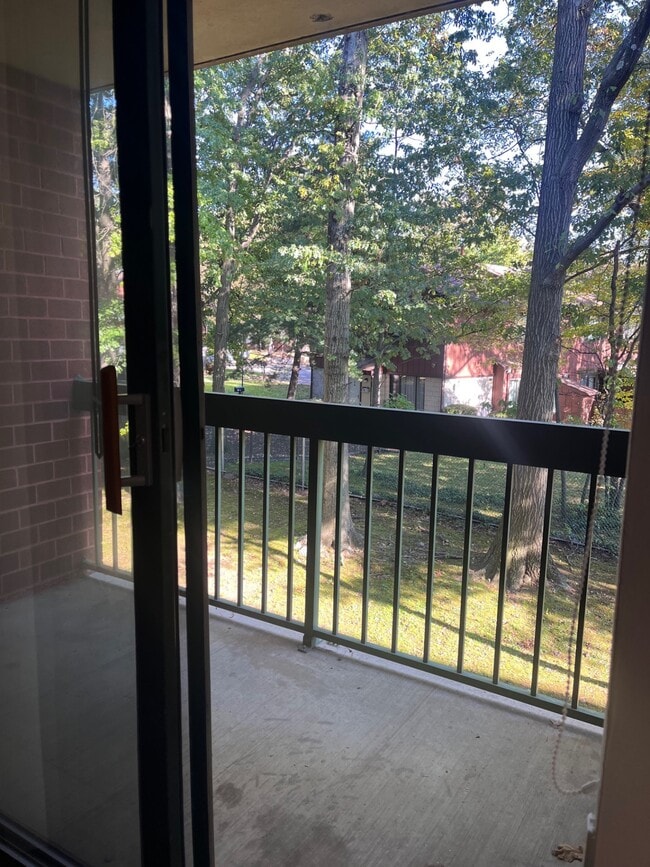 Building Photo - 121 Wellington Ct