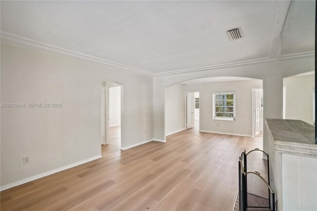Building Photo - 2460 SW 24th St