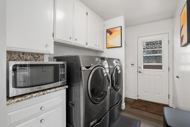 Building Photo - 1408 La Plaza Dr