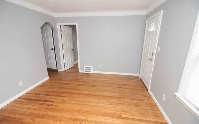 Building Photo - 19363 Rosemont Ave