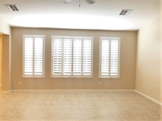 Building Photo - Beautiful 4 Bedroom / 2 Bath, in North Pho...