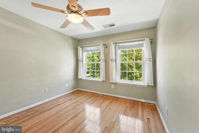 Building Photo - 3363 Beechcliff Dr