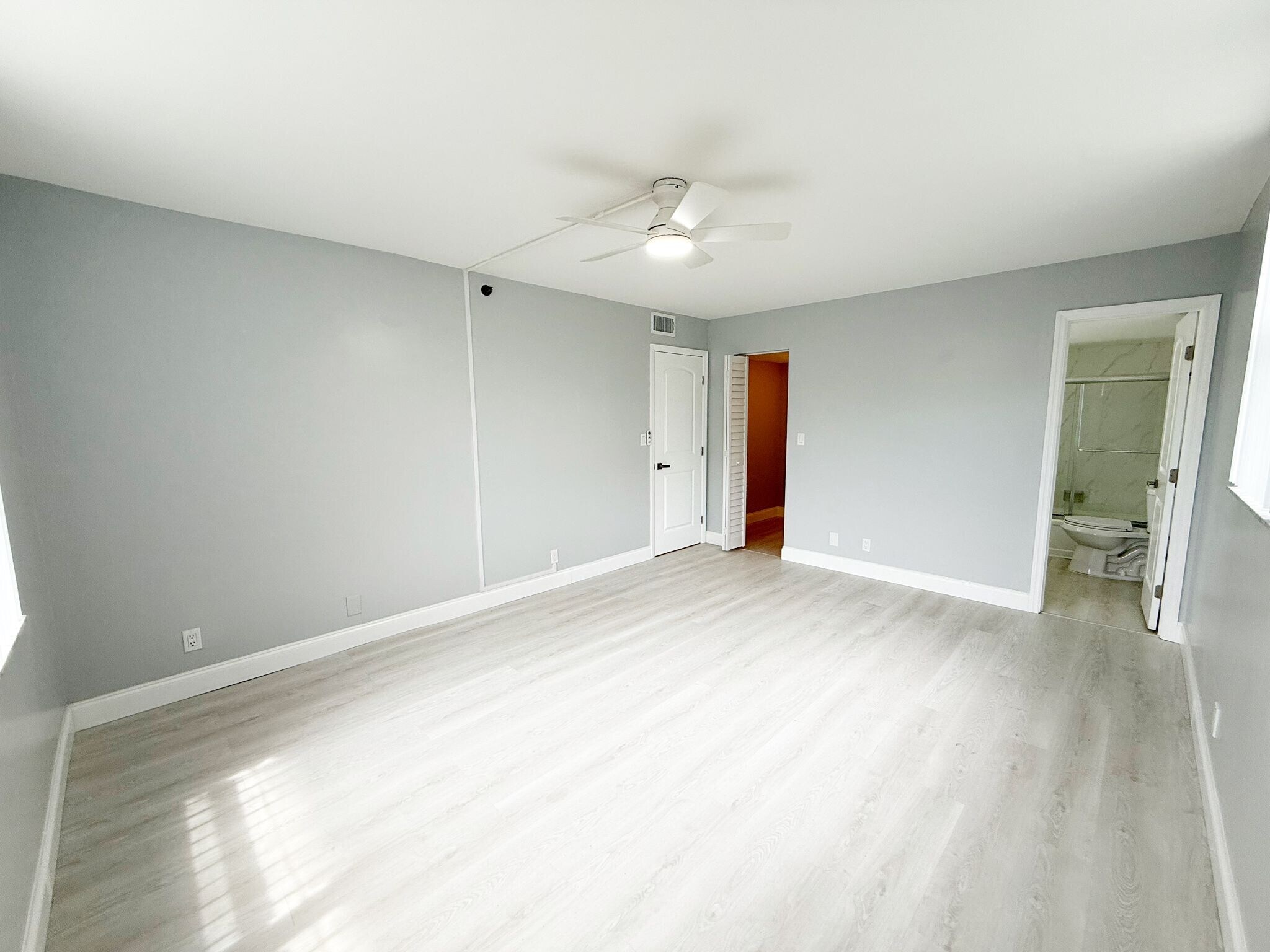 Building Photo - 3300 W Rolling Hills Cir