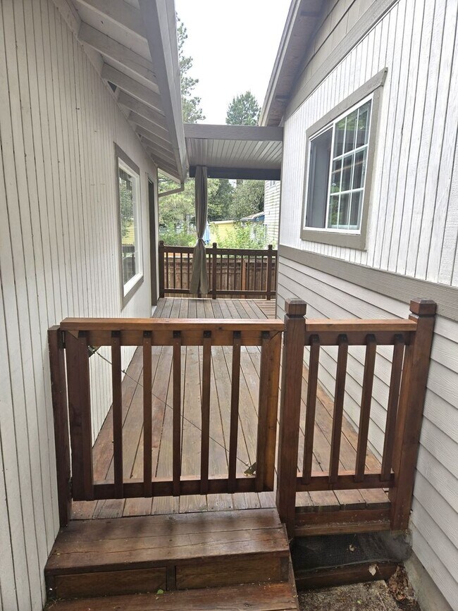Building Photo - Great Location! Welcome Gardners! Tons of nice amenities ! * Landscape Service is Included *