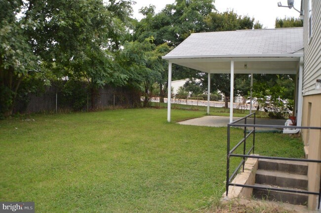 Building Photo - 1000 Kensington Way