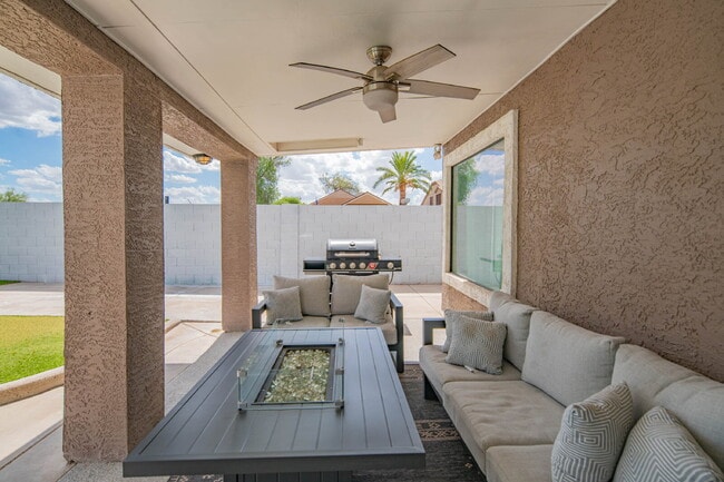 Building Photo - 10615 N 63rd Dr