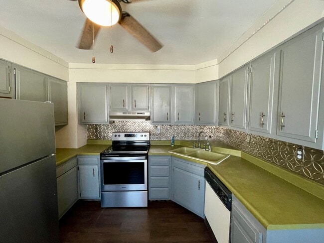 Building Photo - 1501 S Spring St