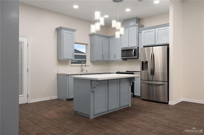 Building Photo - 3107 E Tamarindo Ave