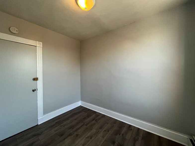 Building Photo - 76 Neptune Ave