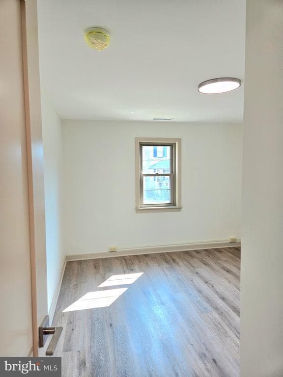 Building Photo - 124 Elm St