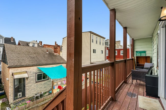 Building Photo - *Recently Updated 2BD/1BA Apartment availa...