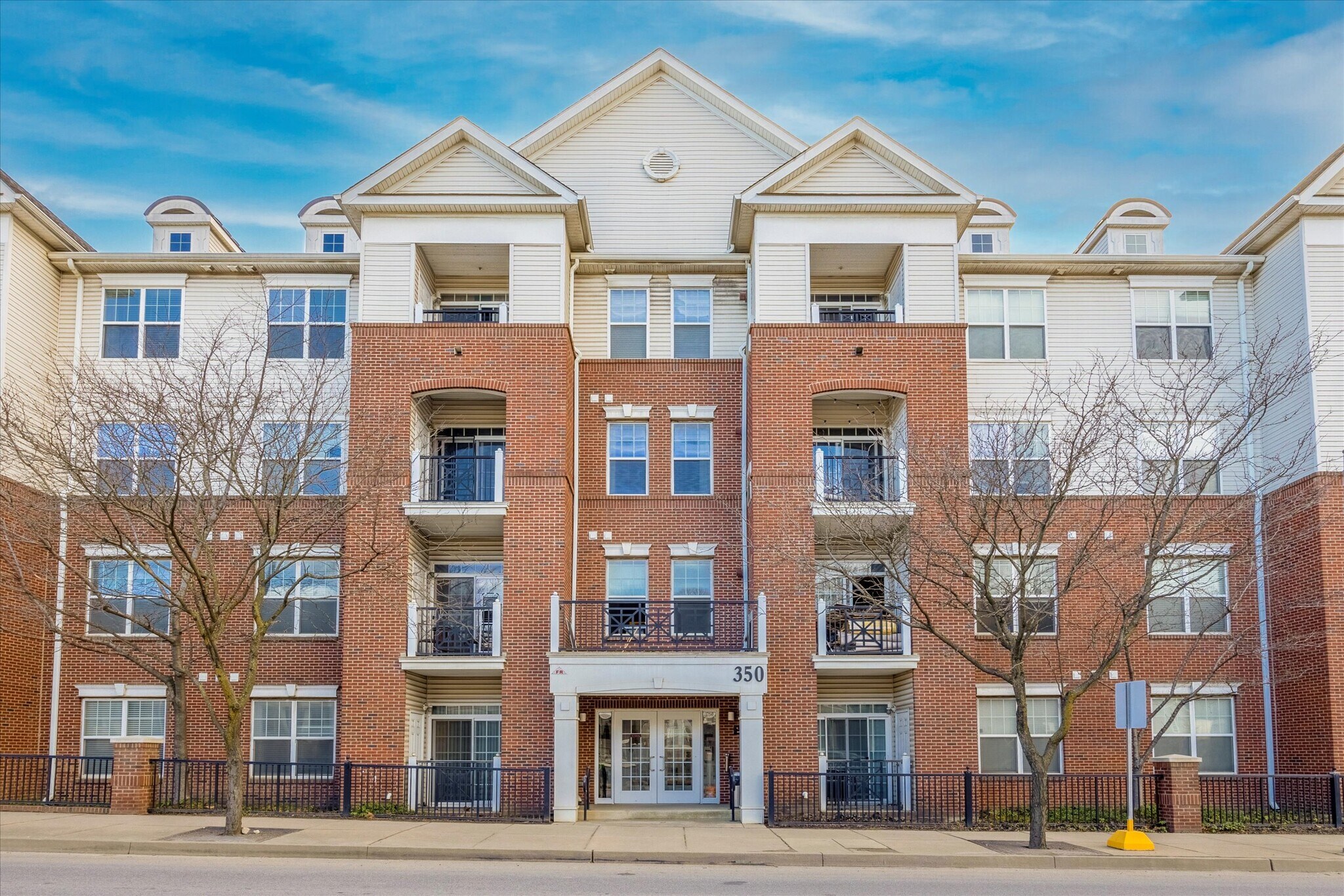 Building Photo - 350 W Elm St