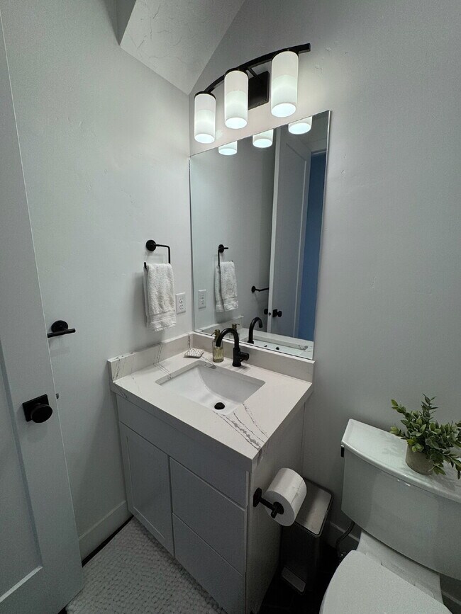 Building Photo - "Spacious 4-Bed Townhouse with Scenic Views & Rooftop Patio in American Fork!"