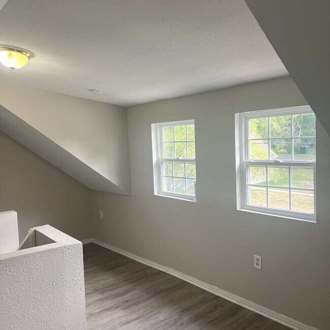 Building Photo - 3233 W 50th St