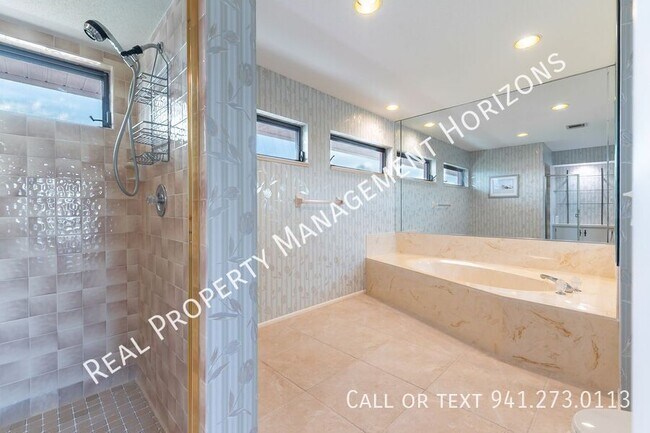 Building Photo - 534 Warwick Ln