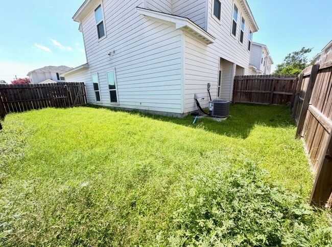 Building Photo - Corner Unit Townhome with 3 Bedrooms, Garage & Private Yard