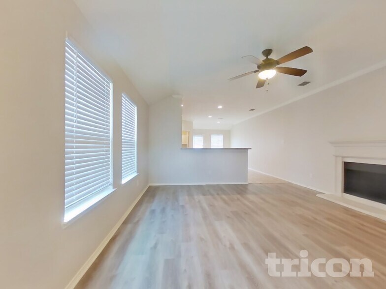 Building Photo - 12308 Shine Ave