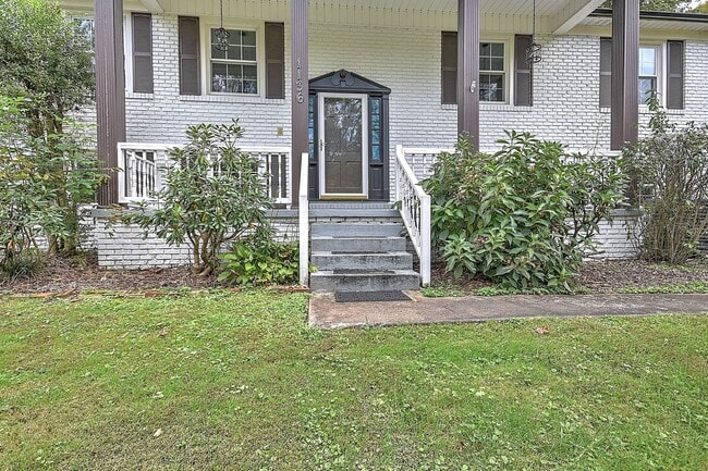 Building Photo - Beautiful split foyer home in Colonial Hei...