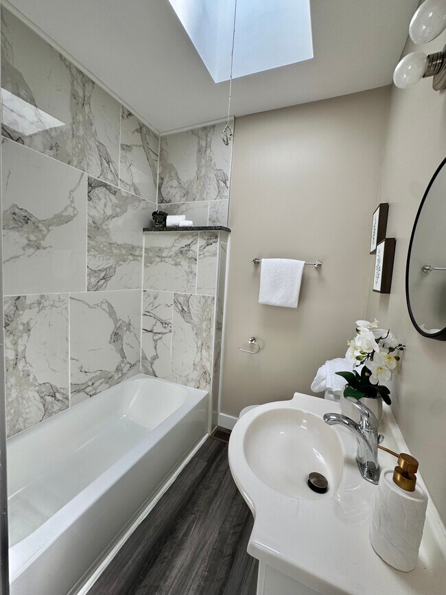 Building Photo - 3704 Beehler Ave