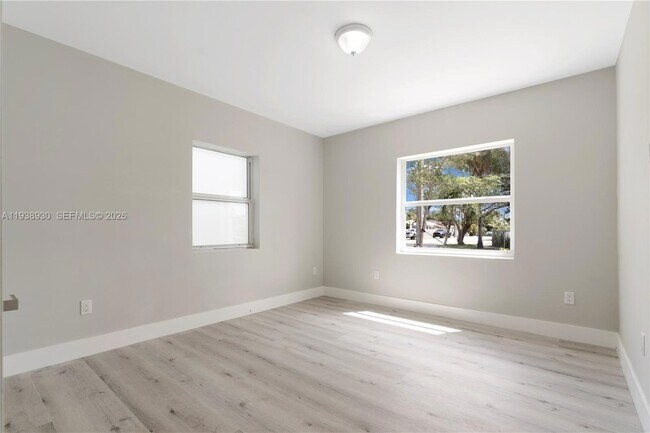 Building Photo - 2714 SW 36th Ave