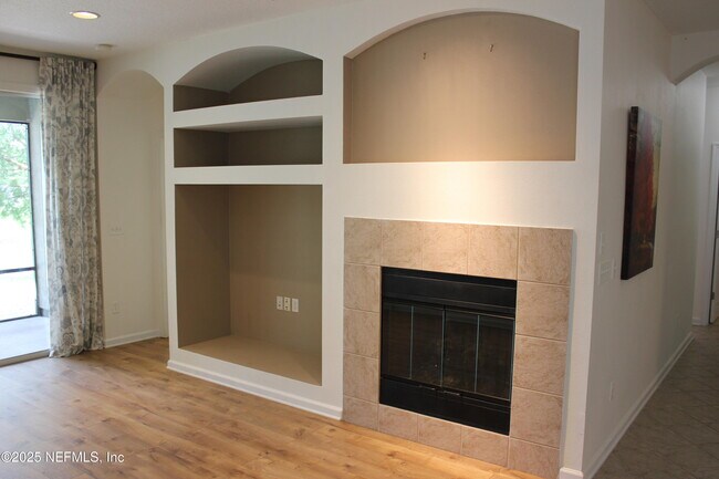 Building Photo - 5955 Wind Cave Ln